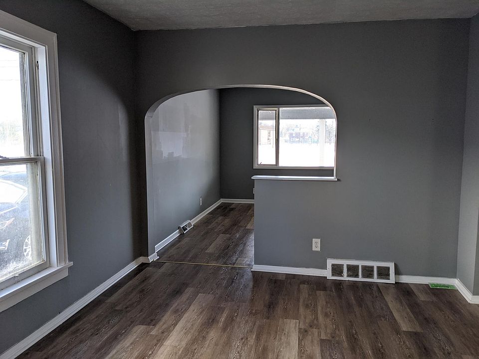 1st image of 1034 W 6th St