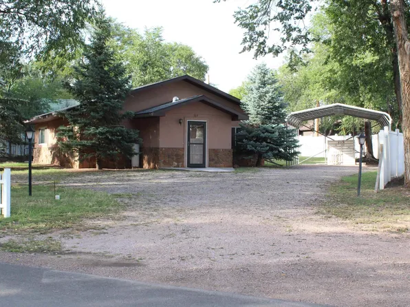 327 S River St, Hot Springs, SD 57747