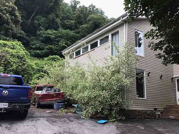 3rd image of 1030 Yates St