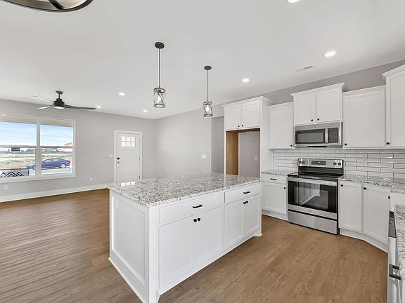 3rd image of 352 Deer Run Ct