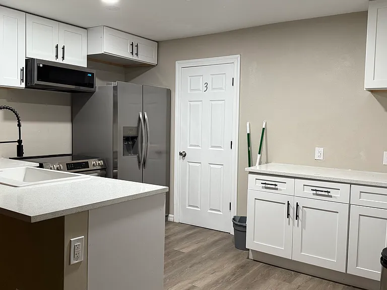 102 Shore Dr E — Photo 11