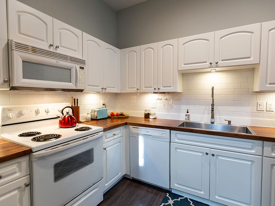1st image of 2615 Venetian Dr