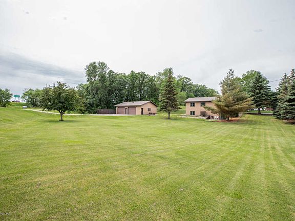 2nd image of 431 Birch Dr