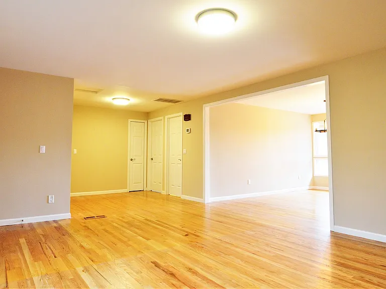 1814 Whitman Ct NE — Photo 8