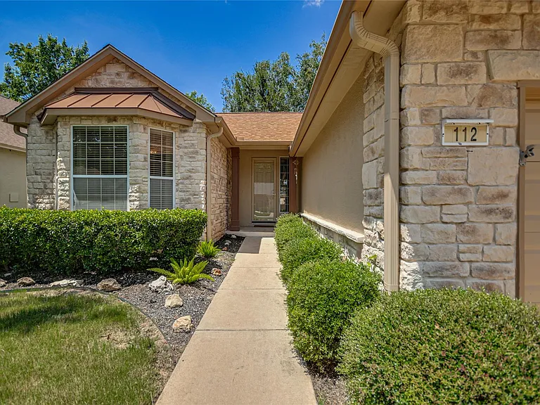 112 Bluebell Dr — Photo 4