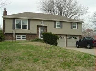 8102 NW Blue Grass Dr, Kansas City, MO 64152