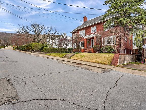 4th image of 178 Davis St