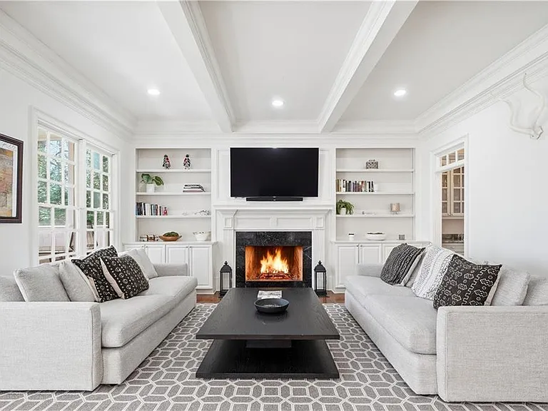 1124 Moores Mill Rd NW — Photo 3