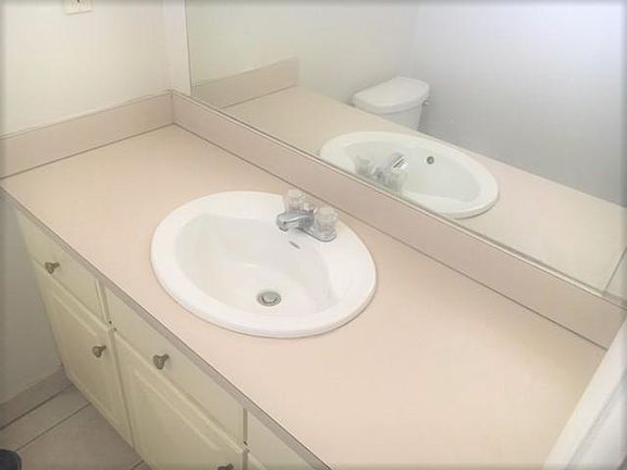 5th image of 2239 Bernard St #1W