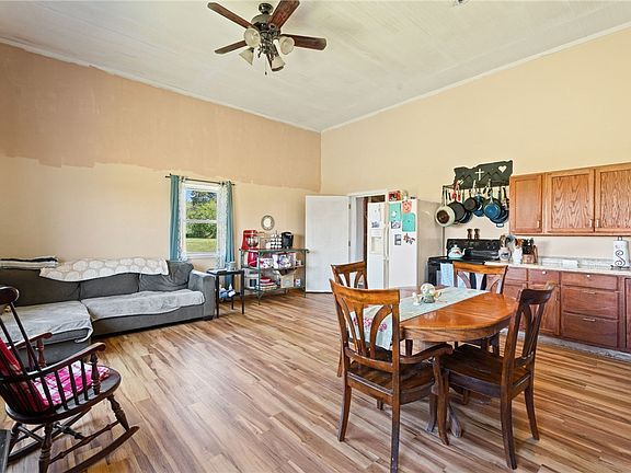 5th image of 1432 Powers Rd