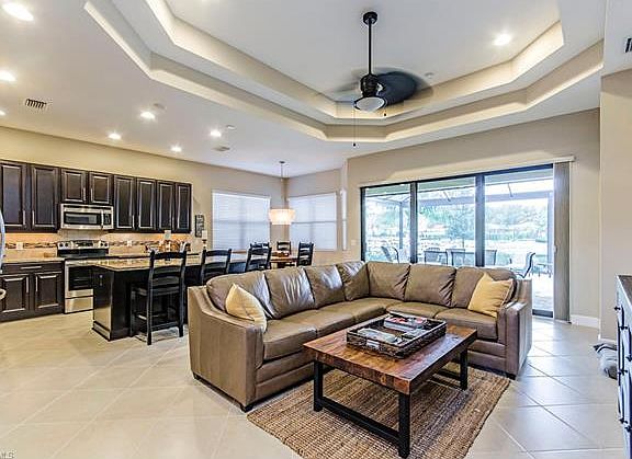 3rd image of 9064 Isla Bella Cir