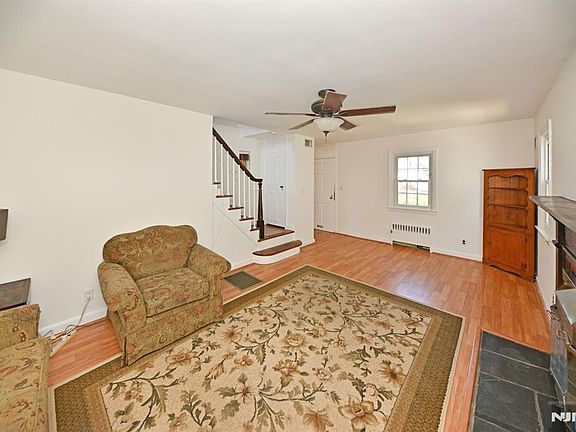 5th image of 138 E Magnolia Ave