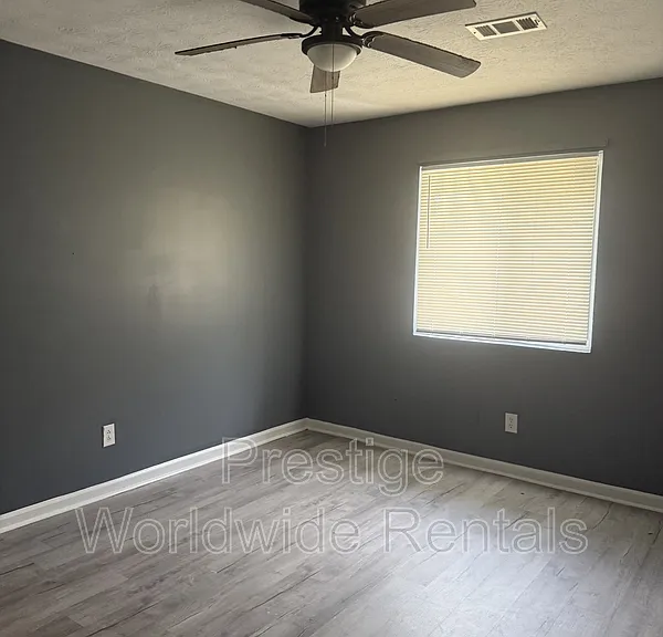 4125 Sandfort Rd #J — Photo 6