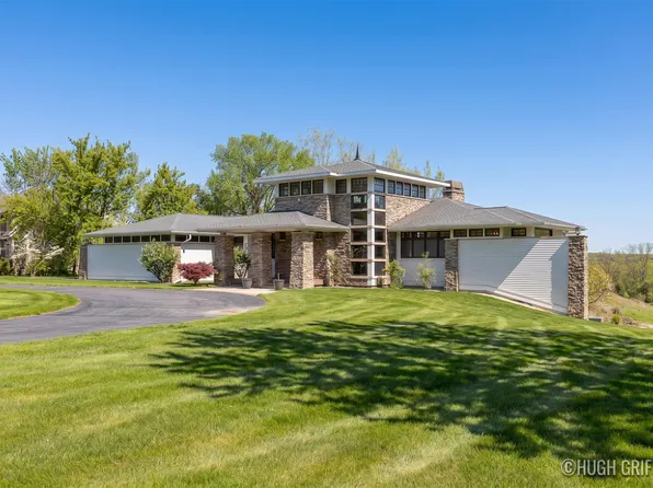 899 Skyevale Dr NE, Ada, MI 49301