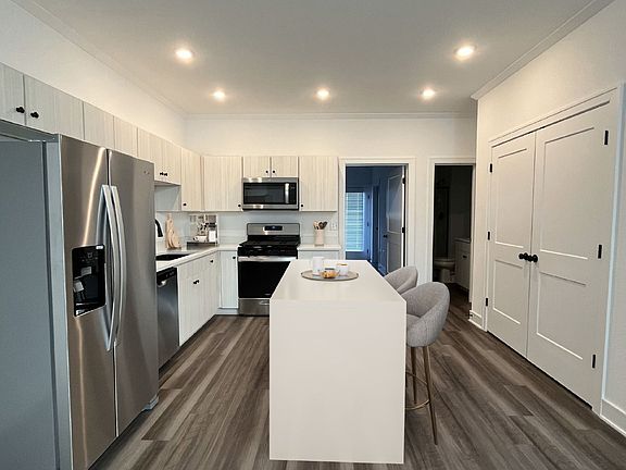 3rd image of 8823 N Helena Ave
