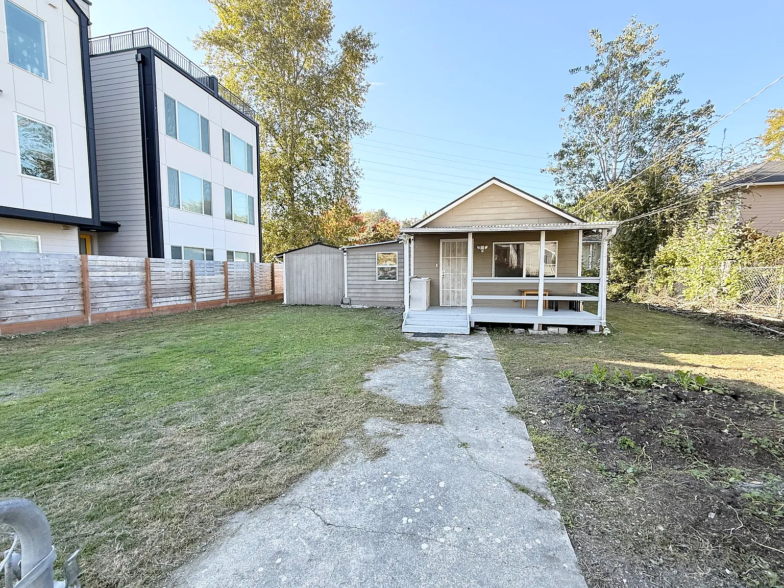 3 bed, 1.5 bath, 850 sqft, $2,350 — Photo 1