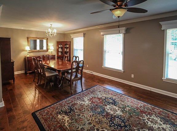 4th image of 2038 Crestwood Dr