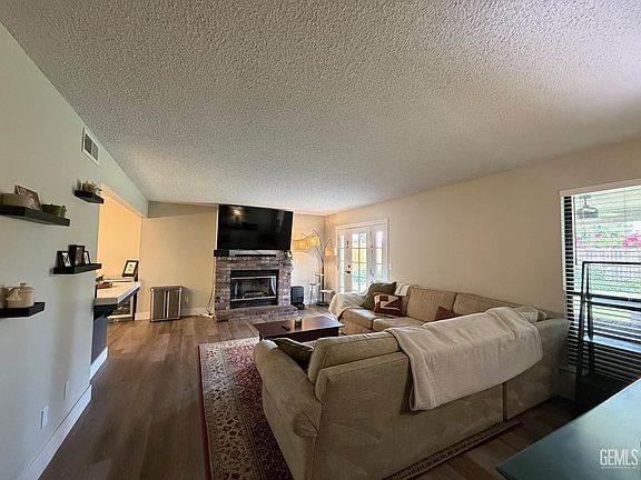 5th image of 3215 Miramonte Ave