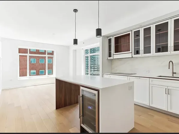 115 East 55th Street image 1 of 16