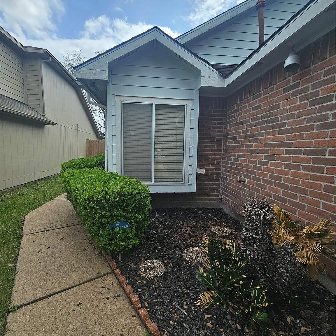 2 bed, 2.0 bath, 1249 sqft, $1,600 — Photo 3
