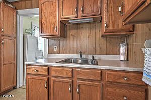 5th image of 320 Glen Ave