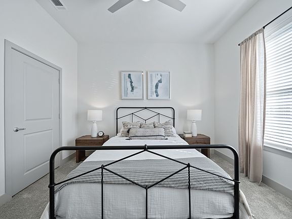 5th image of 3301 E Pecan St #22305