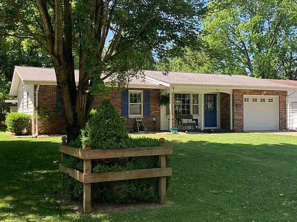 709 E Terrace Dr, Du Quoin, IL 62832