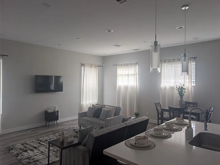 7522 Sandle St — Photo 3