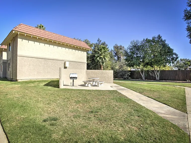 Shadow Mountain Apartments — Photo 41