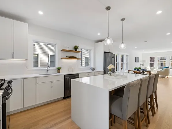 37 Seven Pines Ave #37, Cambridge, MA 02140