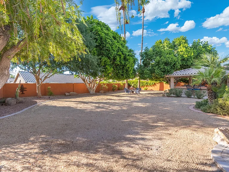 372 W Amoroso Dr — Photo 24