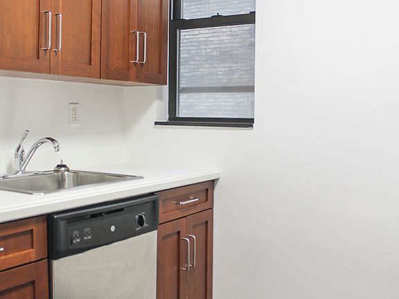 4th image of 107 E 63rd St #5R