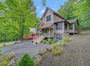 1721 Lakeview Dr E, Lake Ariel, PA 18436