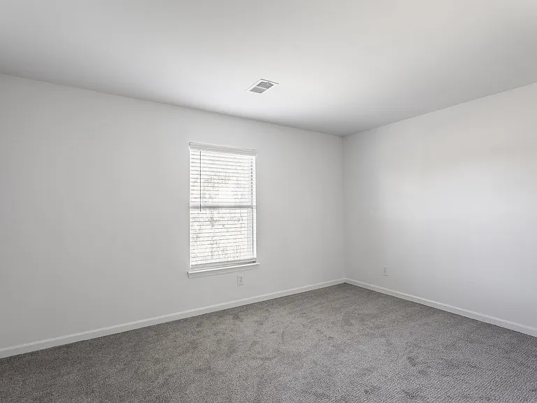 Sundance Apartments — Photo 14