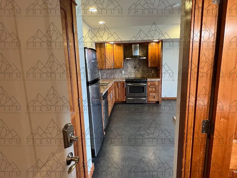 1105 Wilson St — Photo 4