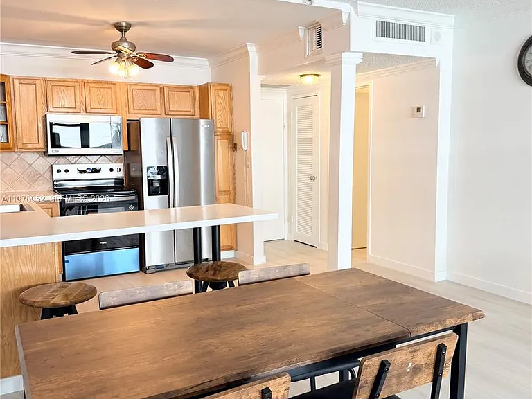 3725 S Ocean Dr #521 — Photo 2