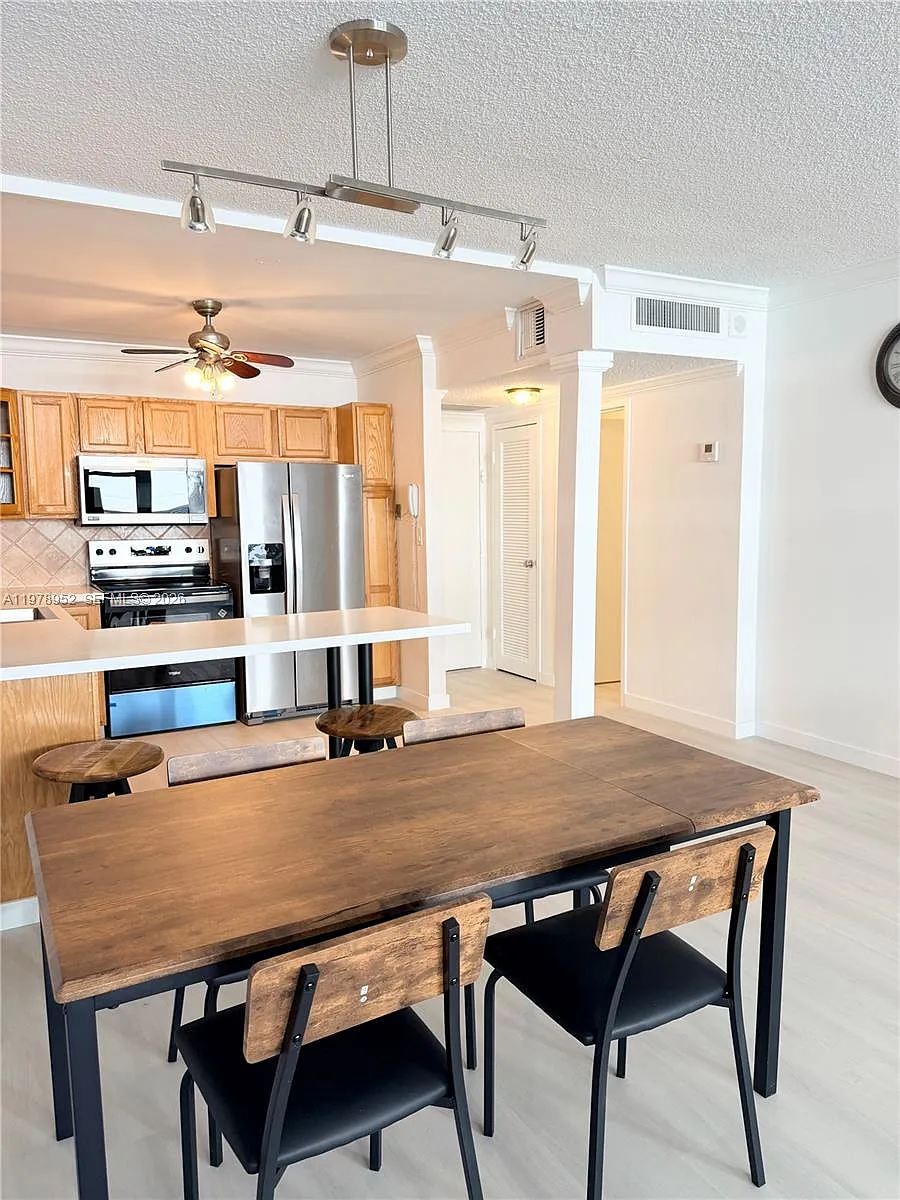 Building Photo - 3725 S Ocean Dr #521