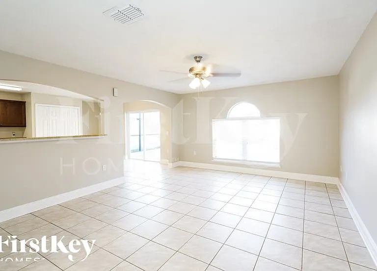 10714 Opus Dr — Photo 2