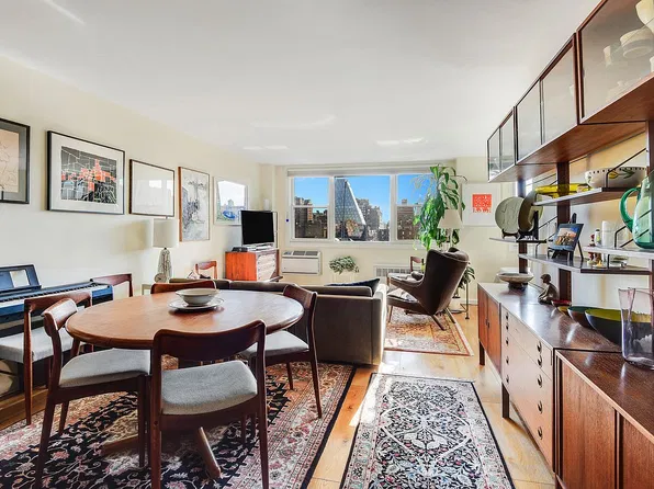 77 7th Ave APT 16A, New York, NY 10011