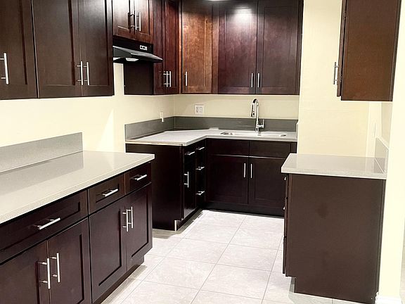 5th image of 221 E Burnett St APT 3
