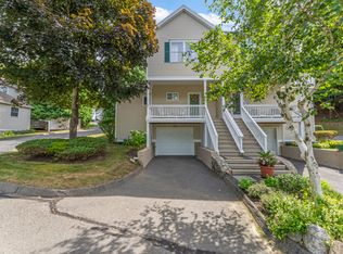 5 Copper Creek Cir #5, Newtown, CT 06470