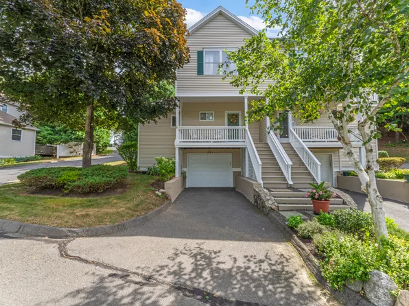 5 Copper Creek Circle #5, Newtown, CT 06470