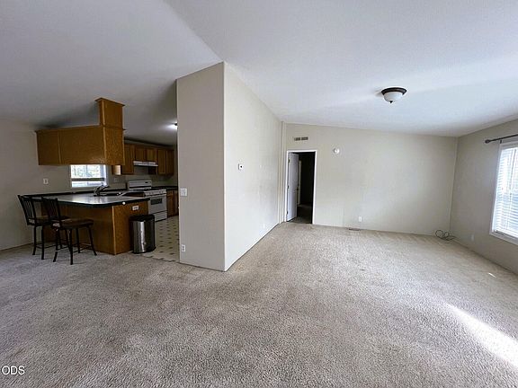 4th image of 374 Joseph Cir