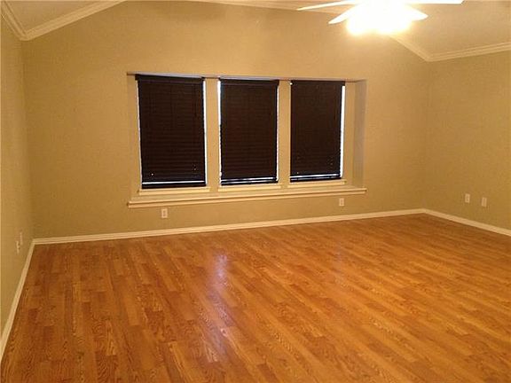 5th image of 4676 Wales Dr