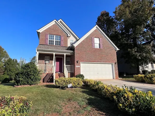 201 Tecumseh Ct, Cary, NC 27513