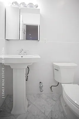 Rented by J. Lemle Real Estate | media 10