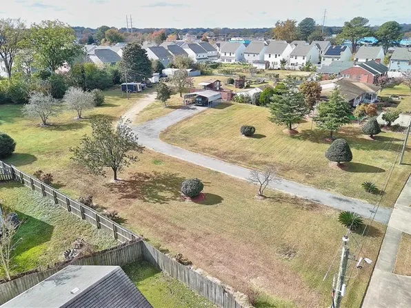 5553 Daniel Smith Rd, Virginia Beach, VA 23462