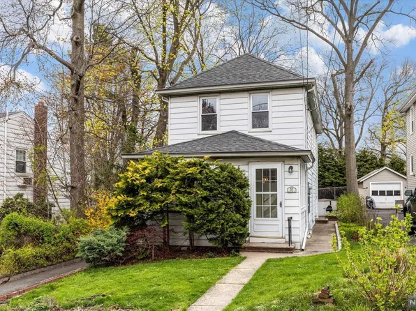 431 Woodland Pl, Leonia, NJ 07605