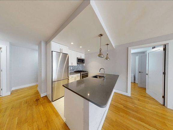 3rd image of 301 E 47th St APT 4J