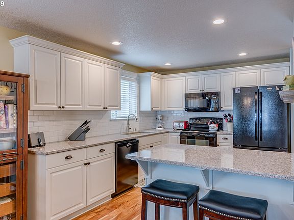 4th image of 8013 NE 37th Ave